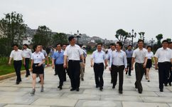 李炳軍副省長視察比分網(wǎng)集團(tuán)